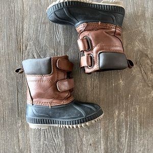 GAP YOUTH WINTER DUCK BOOTS (7T / 8T)